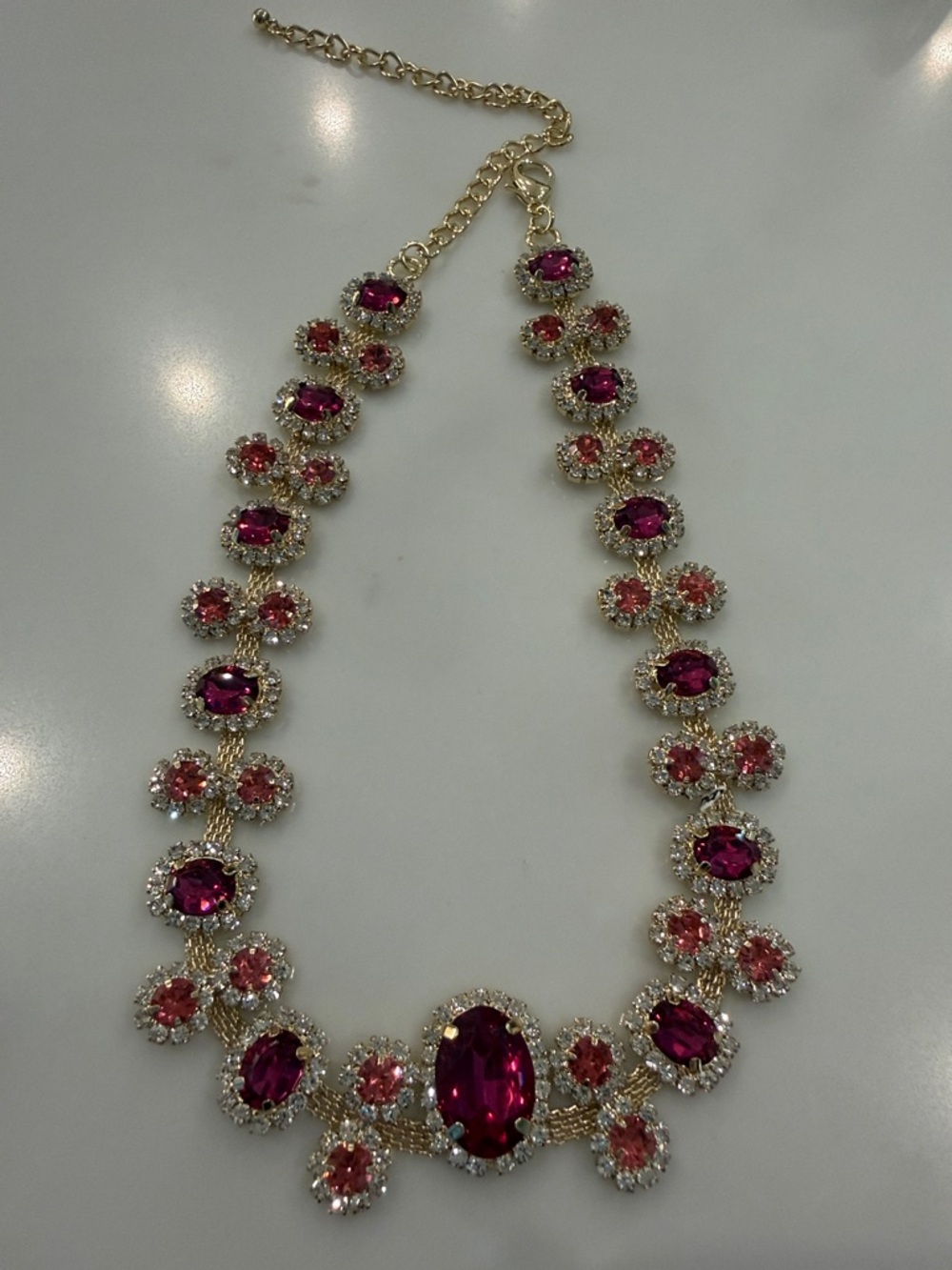 Source Unknown Gold-Tone Necklace with Fuchsia and Pink Crystals